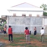 SANTRI PUTRA DAARUL ARIFIN ISI SORE HARI DENGAN OLAHRAGA VOLI