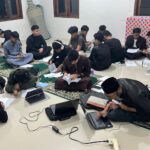 SANTRI BELAJAR DAN MENGHAFAL SEBELUM PLACEMENT TEST